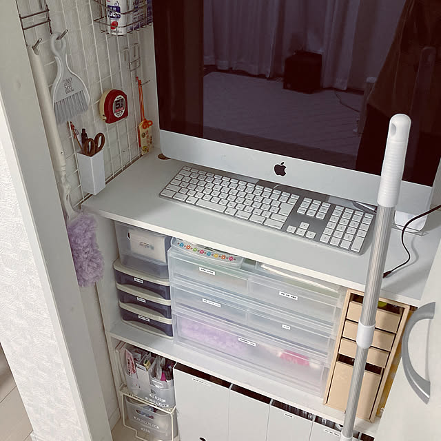 パソコン,つっぱり棒,ワイヤーネット,掃除道具,無印良品,文房具,救急箱,リビング収納,クローゼット収納,隙間収納,100均,Daiso,Lounge Lin_3の部屋