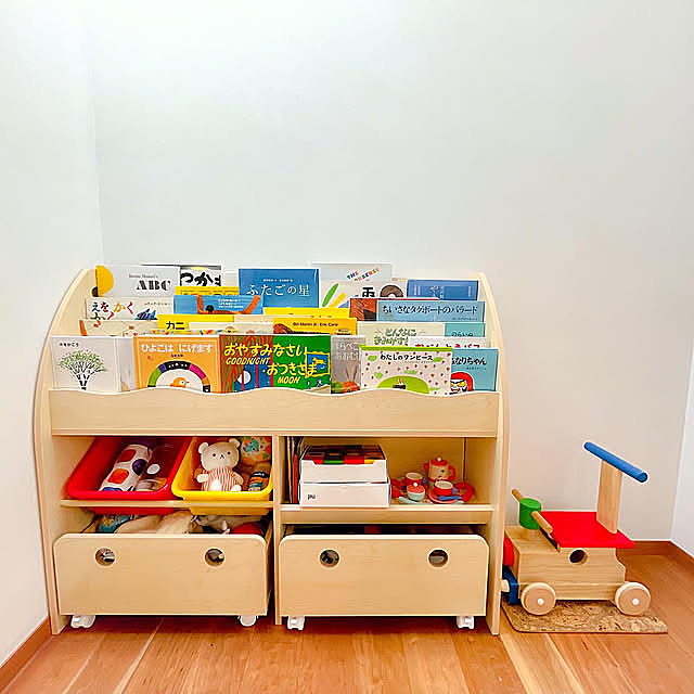 おもちゃ箱,おもちゃ収納,絵本収納,絵本棚,買ってよかったもの,天窓,全館空調,漆喰壁,チェリーの床,子どもと暮らす,赤ちゃんのいる暮らし,キッズスペース,積木,My Shelf,手押し車,北欧,おかたづけ育,おうちモンテ soleilの部屋