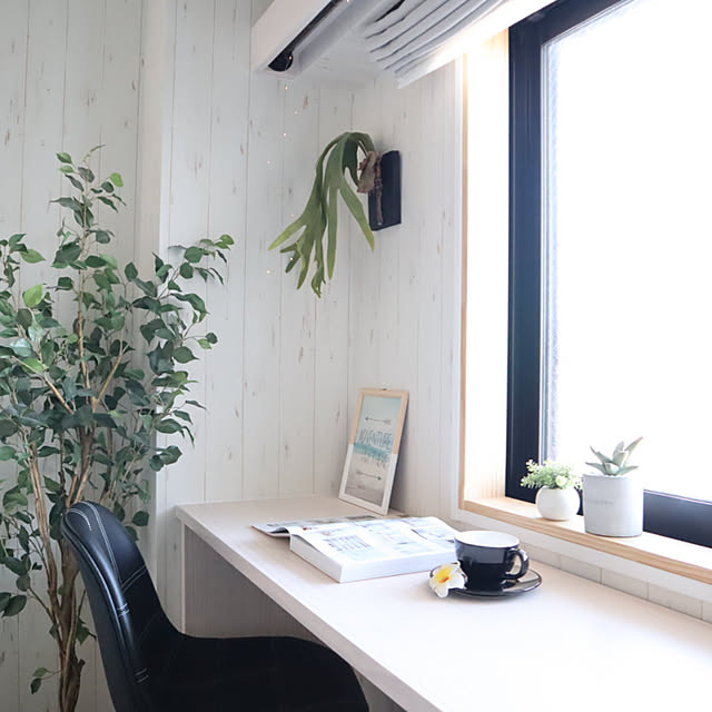 Bedroom,morimiちゃんのコウモリラン♡,ニトリ,カウンターデスク,至福の時間,カフェ風,こどもと暮らす。,マクラメ,流木,海を感じるインテリア,マンションインテリア,赤ちゃんのいる暮らし,子どもと暮らす,オルテガ柄,西海岸インテリア,madolino,西海岸風,ウッドワン,寝室,マテックス・モニター,いいね、フォロー本当に感謝です♡,プチプラインテリア,10000人の暮らし kiyoの部屋