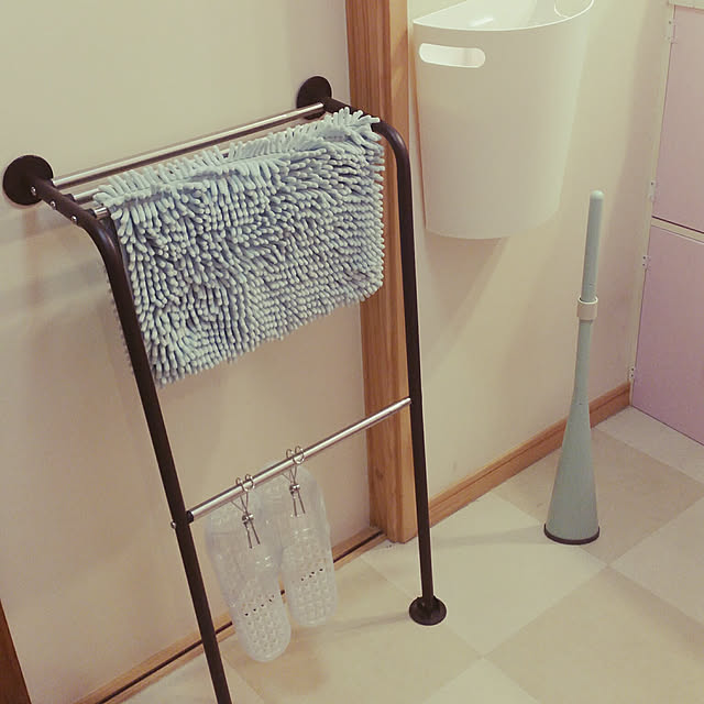 Bathroom,こどもと暮らす。,雑貨,雑貨好き,ゴミ箱,ダストボックス,ほうき,自立するほうき,カインズ,ベルメゾンで購入,無印,バスタオルハンガー,カインズほうき yoshieの部屋