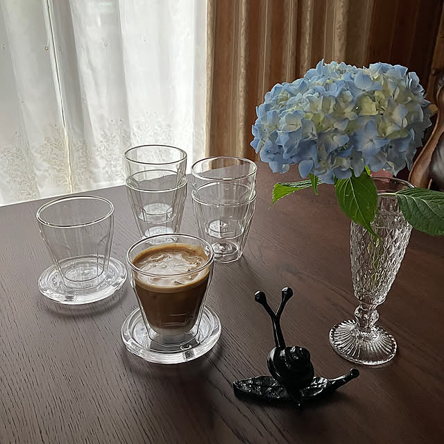 Lounge,テーブル,ダブルウォールタンブラー,ガラスのコースター,かたつむりのオブジェ,ニトリ,２枚投稿,グラス,紫陽花,花のある暮らし,季節を感じる暮らし ikubooの部屋