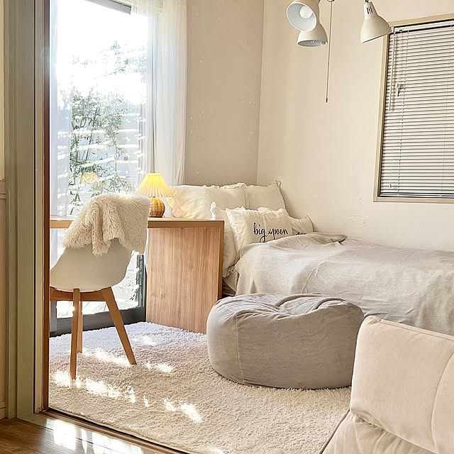 Bedroom,シンプルインテリア,ニトリのクッション,しまむらのラグ,ニトリ,DIYのある暮らし,RCの出会いに感謝♡,コメントスルーで大丈夫です♡,見てくれてありがとうございます♡,見てくださってありがとう❁︎,インスタ2hamu2hamu hamuの部屋