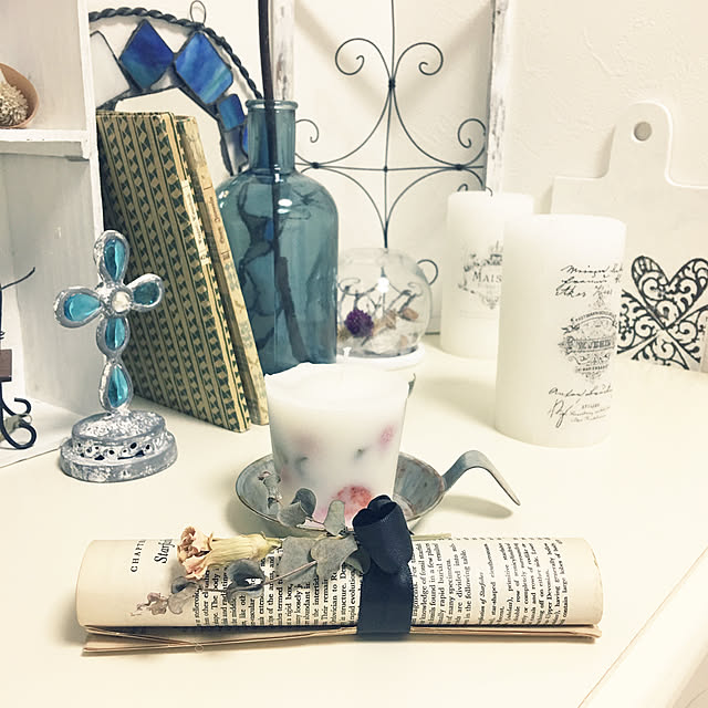 My Shelf,ブルーのガラス,ステンドグラスミラーは自作,ロゴはtarちゃん作,ニトリのアロマキャンドル,2019.1.5,キャンドル,洋書,ドライフラワー,いつもいいねやコメントありがとう♡ Sakura_hanaの部屋
