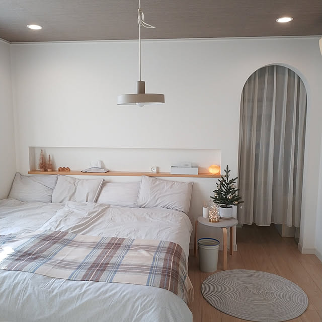 Bedroom,RoomClipショッピング,ウェルカムクーポンキャンペーン,ぶんぶく　ゴミ箱,インド綿ラグ　ブレイド,クリスマス,ライトアップ,癒し,手づくりサイドテーブル,DIY　サイドテーブル ayaの部屋