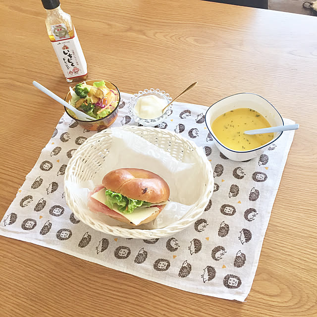 My Desk,甘じょっぱい,ダイソーの手ぬぐい,朝ごはん,100均のお皿,至福の時間 Minteaの部屋