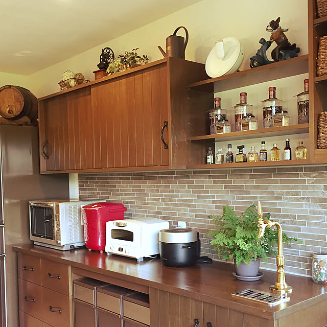 Kitchen,木目冷蔵庫,ワイン樽,アジアンタム,ニトリのオーナメント,自家製果実酒,仮面ライダーとショッカーを探せ‼︎！,ドラフトタワー,ビールサーバー,レンジ,アラジントースター,ホームベーカリー,バルミューダ 炊飯器,Wi-Fiルーター ,CONNECT,バッファロー,buffalo ,モニター当選,バッファロー・モニター,名古屋モザイクタイル,仮面ライダー,漆喰壁 RioSayoの部屋