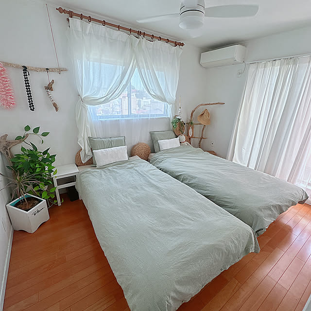 Bedroom,カゴバックにフェイクグリーン,バスケット,東のベッドルーム,観葉植物のある暮らし,手作り流木フック,流木手作りラダー,ニトリのスノコベッド,新鮮,グリーンのストライプ柄,枕カバー,掛け布団カバー,IKEA,リゾート風,海を感じるインテリア,IKEAベリパルム Megumiの部屋