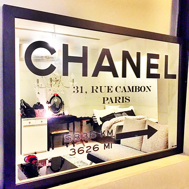 My Shelf,ソファ,部屋全体,ブリザードフラワー,ベッド,CHANEL,ワンルーム,シャンデリア,コンクリート打ちっ放し,コンクリート打ちっぱなし,ミラー,ドレッサー,Francfranc,フランフラン,鏡,オリバーガル,シャネル,照明,ガラステーブル,1R oiranの部屋