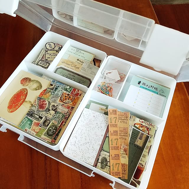 My Desk,100均,セリア,仕切り,A4キャリーケース,仕切りトレー,文房具収納,紙製品,ステーショナリー,分別収納,立てる収納 meiの部屋