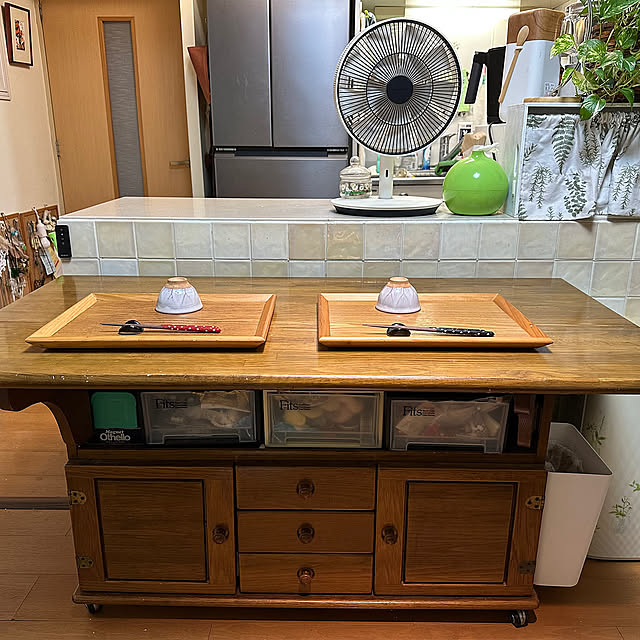 Lounge,浮かせるゴミ箱,収納付きベンチ,折り畳みテーブル,収納付きテーブル,バルミューダー 扇風機,D.I.Y-TILE,タイル貼りDIY,ダイニングセット,三つ折りテーブル,三つ折りできる mizucchiの部屋