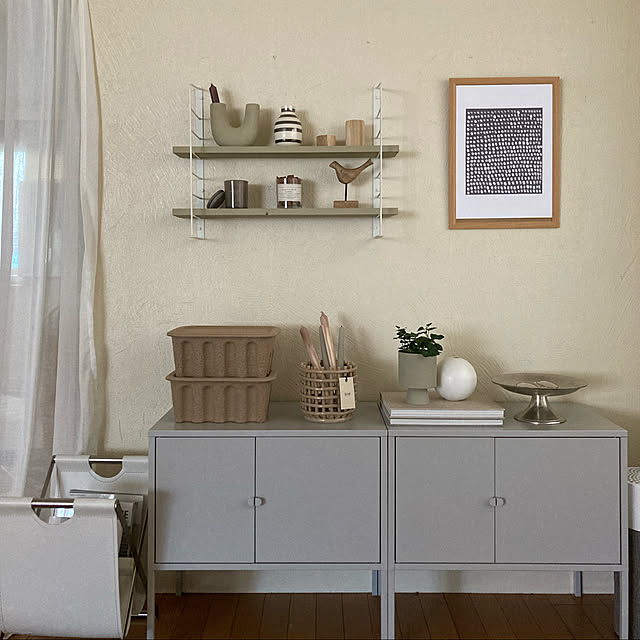 北欧雑貨,北欧インテリア,ラブリコ棚,飾り棚DIY,ポスターのある部屋,リックスフルト,ferm LIVING,グレーインテリア,賃貸インテリア,賃貸暮らし,インスタ→nuunao2019,賃貸,海外インテリアに憧れる,観葉植物のある暮らし,H&M HOME,シンプルインテリア,賃貸マンション,IKEA,My Shelf nuunao2019の部屋