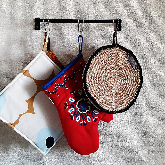 Kitchen,マイペースでやっていきます♪,ここだけ,のんびりまったり♪,シンプルな暮らし,マンション暮らし,すきなものに囲まれた暮らし,無理なく暮らす,１日を大切に,無印良品,気に入った物に囲まれて生活したいー,使いやすいのが一番,marimekko,ポットホルダー,ミトン,赤い小物,鍋敷き,ナチュラル ririeeの部屋