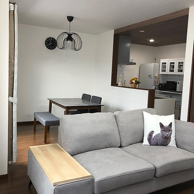 IKEA,ニトリ,Lounge,ウォールナット床,ホテルライク,照明,モノトーン,ソファ,大理石テーブル,石目調テーブル,LOWYA kingyoの部屋