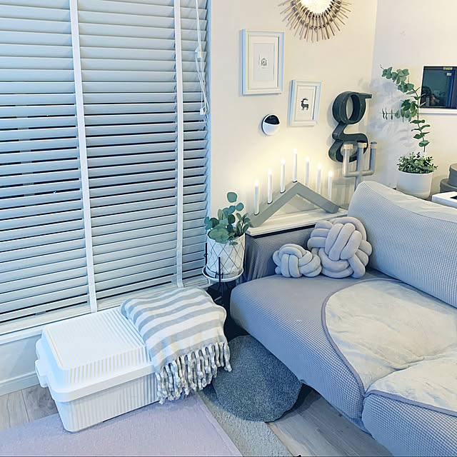モニター,おうち時間,クッション,IKEA,グレーインテリア,掃除しやすく,ソファー,ソファーまわり,暮らしのハンドブック2022,ライクイット,like-it,アウトドアインテリア,コンテナ,収納,モノトーン,ホワイトインテリア,本収納,収納力抜群,歴史漫画,収納ボックス,歴史好き,Lounge cocoの部屋