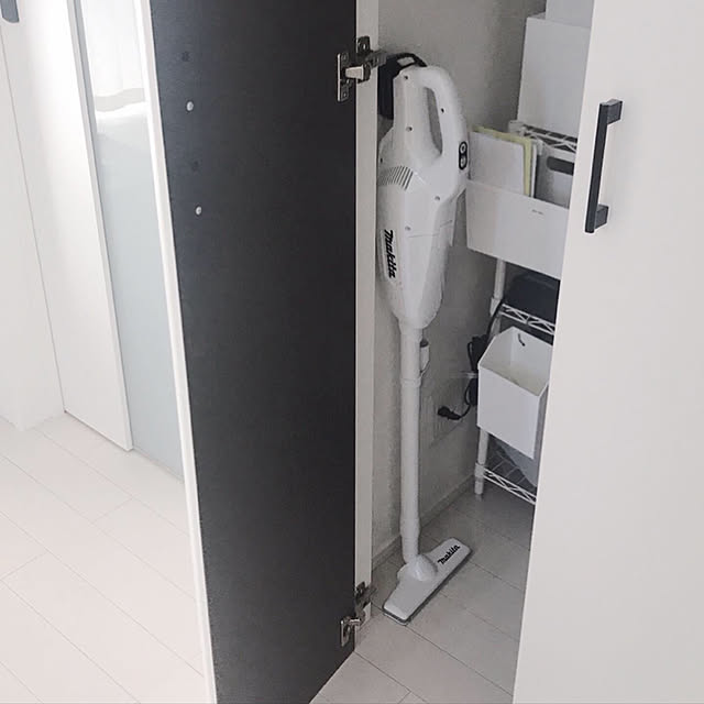 掃除機収納,マキタ掃除機,ミニマリスト,シンプリスト,すっきり暮らす,ミニマルライフ,ホワイトインテリア,シンプルライフ,持たない暮らし,コードレス掃除機,My Shelf chamihomeの部屋