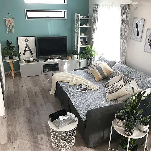 Lounge,イケア75,フェイクグリーン,ニトリ,フランフラン,壁紙,モノトーン,IKEA,北欧ポスター,観葉植物,H&M HOME,ケーラーオマジオ,100均,北欧,ソファ YAAKOの部屋