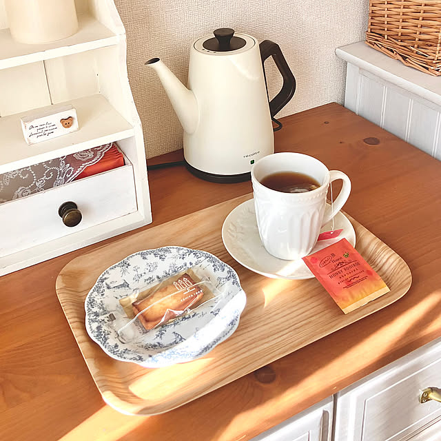 マグカップ,ナチュラルインテリア,賃貸インテリア,フレンチカントリー,レコルト　電気ケトル,ホットはちみつルイボスティー,セリア,My Shelf Shionの部屋