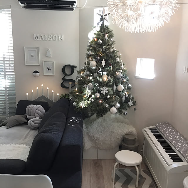 Lounge,アクタス,照明,電子ピアノ,クリスマスツリー150cm,クリスマスツリー,クリスマス,IKEA,グレー好き♡,ホワイト,ホワイトインテリア,イケア,モノトーン,しろが好き,ニトリ,ウッドブラインド,100均 cocoの部屋