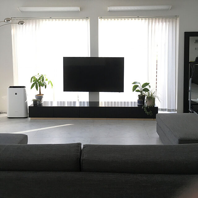Lounge,テレビ周り,テレビボード,テレビ台,観葉植物のある部屋,観葉植物,シンプルインテリア,シンプル,モノトーン YUKIの部屋