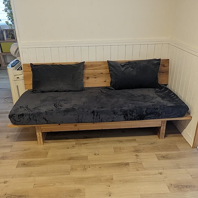 Lounge,DIY,ソファーDIY,クッションフロア,ハンドメイド,minneやってます,腰壁,杉無垢材 Afactoryの部屋
