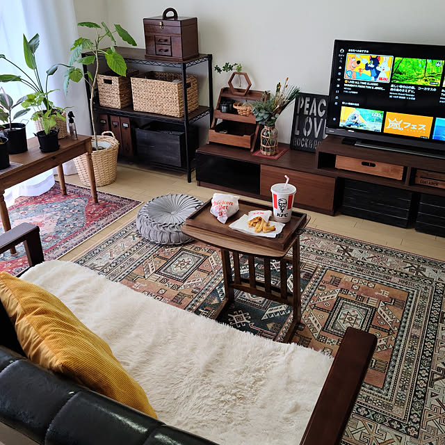 Overview,コメントお気遣いなく♡,インスタ→lovepeacedog,東谷,ソファーサイドテーブル,サイドテーブル,東谷ソファーサイドテーブル,山善,サヤンサヤン,サヤンサヤンのラグ,山善スチールラック,スチールラック,ニトリ,円形クッション,デコホーム円形クッション lovepeaceの部屋