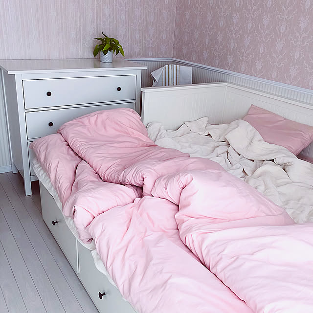 ピンク,チェスト,ヘムネス,ベッド,ニトリ,冬用寝具,IKEA,壁紙,Bedroom Denchanの部屋