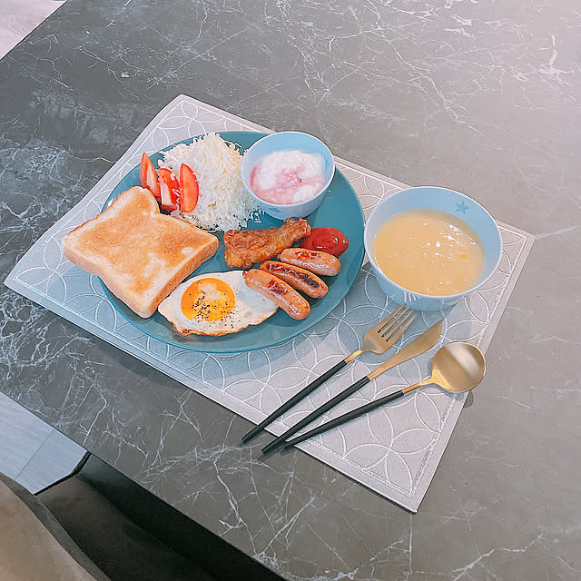 My Desk,プレート,海外インテリアに憧れる,海外インテリア好き,お洒落な家にしたい,食器,ダイニングテーブル,テーブルコーデ,ブルー,波佐見焼,うつわ,ボウル,tsumiki,食洗機OK,波佐見焼のお皿,ホームコーディ,ホームコーディのある暮らし,イオン ホームコーディ greenの部屋