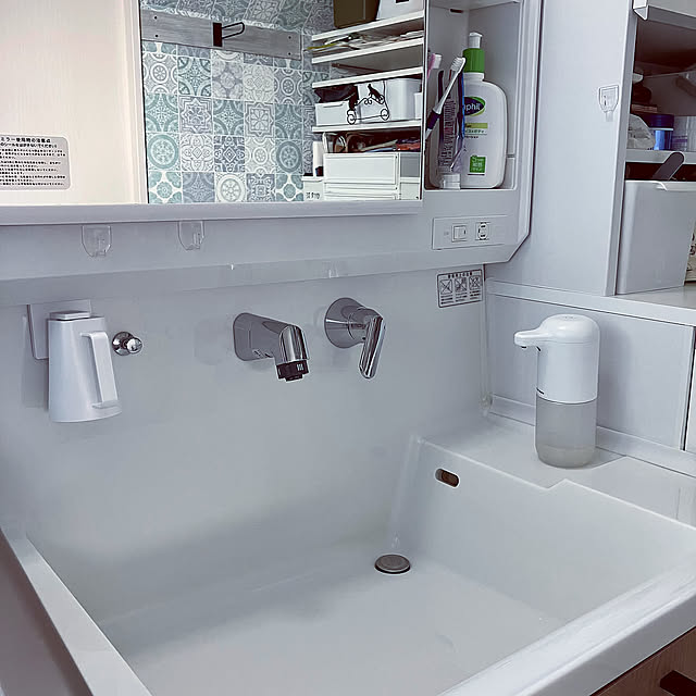 Bathroom,洗面台,ソープディスペンサー,アクセントクロス,洗面所,タカラスタンダード,RoomClipショッピング,YAMAZAKI,浮かせるコップ,ねこ部,ねこのいる日常,こどもと暮らす,猫と暮らす家,ねこと暮らす,北海道 myuuの部屋