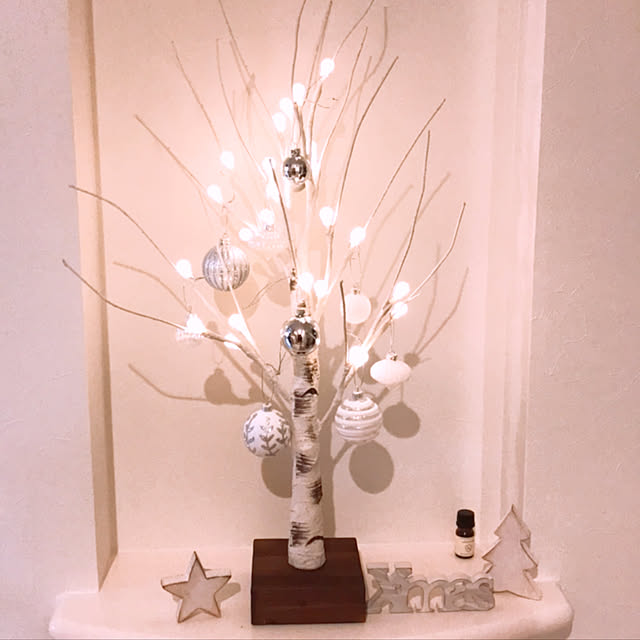 Entrance,セリアの雑貨,ホワイトツリー,クリスマスディスプレイ,クリスマスツリー,玄関ホール,玄関ニッチ,すっきり暮らしたい,にっちの模様替え,マイホーム記録,タマホーム,暮らしの一コマ,ニトリ kaorinの部屋