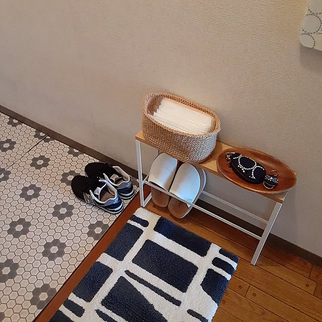 Entrance,IKEA,イケア,北欧,賃貸,秋冬,北欧雑貨のある暮らし,すきなものに囲まれた暮らし,賃貸でも楽しく♪,フィンレイソン,玄関マット,ミナペルホネン,モノトーン,ホワイト×ブラック,秋冬支度,スリッパラック,山崎実業 ririeeの部屋