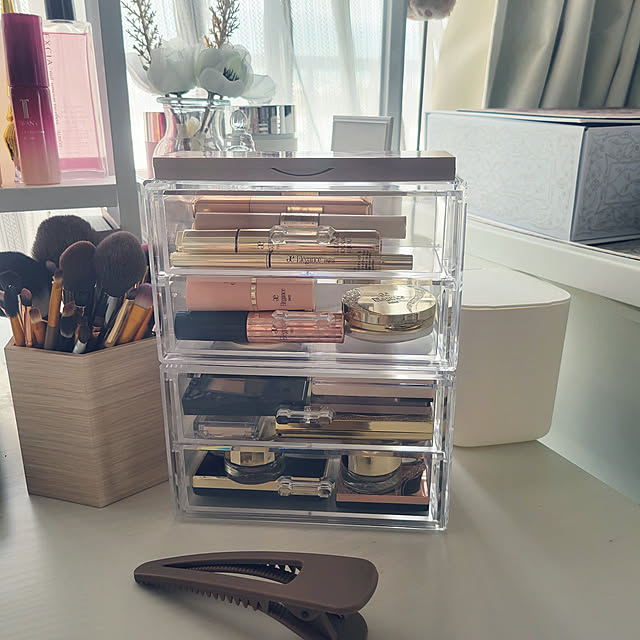 My Desk,ドレッサー,飽き性,ずぼら,のんびり暮らす,物を大切に,Elegance,エレガンス,albion,アルビオン,ダイソー,ケース,シンプル,楽しい日々,おうち時間,こどものいる暮らし,高校生男子のいる生活,香りのある暮らし,メイクスペース,マンション,seria akimameの部屋
