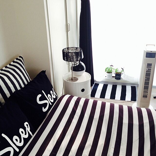 Bedroom,モノトーン,Black＆White,白黒,sisdesign MONOTONE kanadianzの部屋