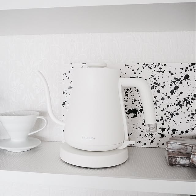 Kitchen,電気ケトル,ケトル,コースター,ウッドボード,パントリー,BALMUDA,バルミューダ,ホワイトインテリア,白が好き,いいね&フォローありがとうございます☆,insta→mariiiiijennu,モノトーン,ドリッパー,HARIO ドリッパー,HARIO mariの部屋