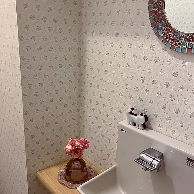 Bathroom,salut!,トイレの壁紙もお気に入り,カーネーション,seriaのフラワーベース,フラワーベース,癒し,輸入住宅,お花のある暮らし,いいね&フォローありがとうございます☆,セルコホーム katuの部屋