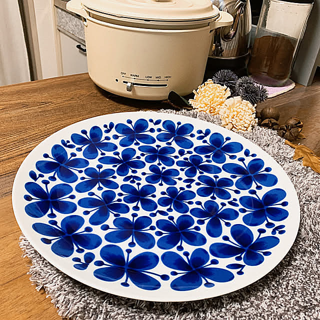 大皿,北欧食器,ロールストランド,モナミ,器,賃貸,おうち見直しキャンペーン,1R,一人暮らし,チェアパッド,ひとり暮らし,狭くても心地よく,ワンルーム,RoomClipショッピング,My Desk,お皿,ロールストランド モナミ pouの部屋