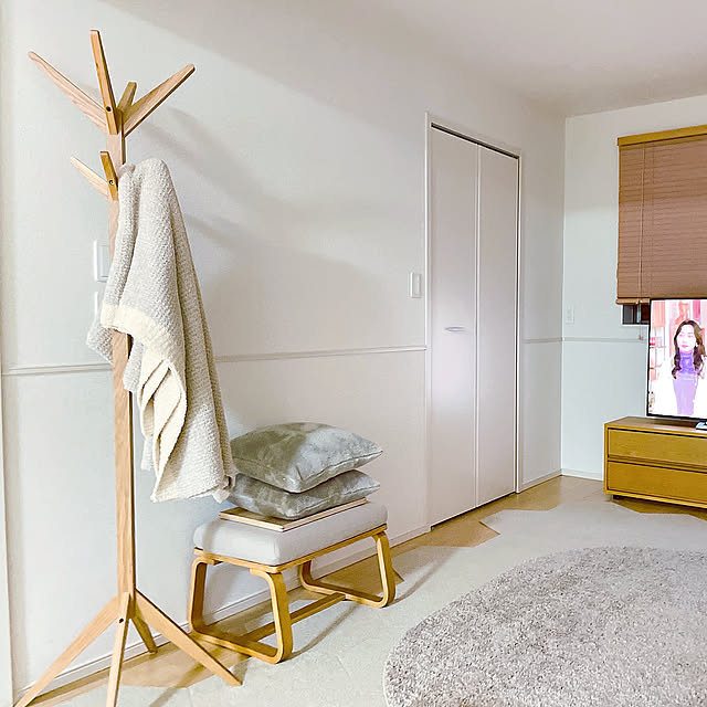 ウッドブラインド,コートハンガー,シンプルライフ,スッキリ,シンプルに暮らしたい,無印良品 家具,観葉植物のある暮らし,タイルカーペット,無印良品と暮らす,シンプルに暮らす,Muji,無印良品リビングでもダイニングでも使える,無印良品,シンプルな暮らし,My Desk room...ronの部屋