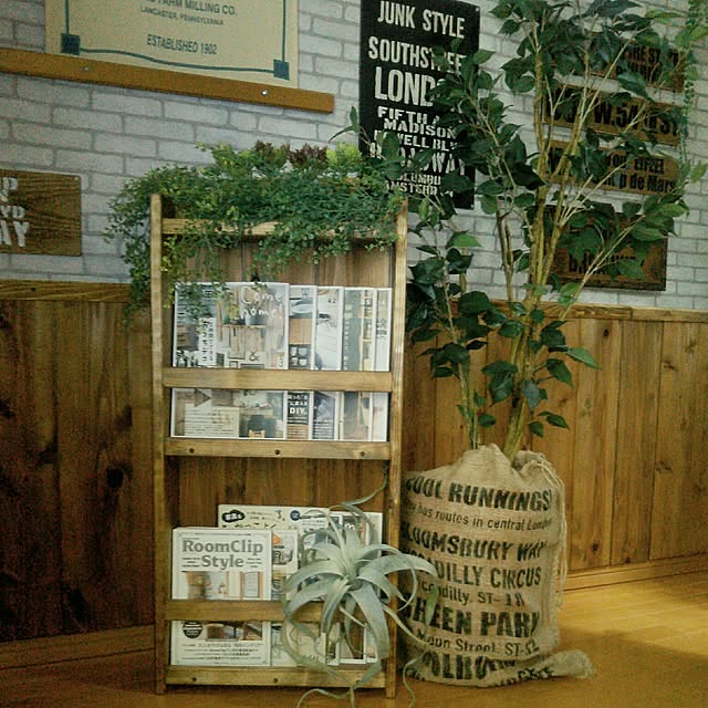 My Shelf,手作り,飾る,ウッドボード,男前,フェイクグリーン,雑貨,インスタ→kaochan516,100均,DIY,グリーンのある暮らし,ステンシル,リメイク,キャンドゥリメイクシート,いなざうるす屋さん,れんがリメイクシート,インテリア,キセロ,いなざうるす屋さん フェイクグリーン,玄関,本棚DIY,腰板DIY,ニトリのフェイクグリーン,ダイソー kaochan516の部屋