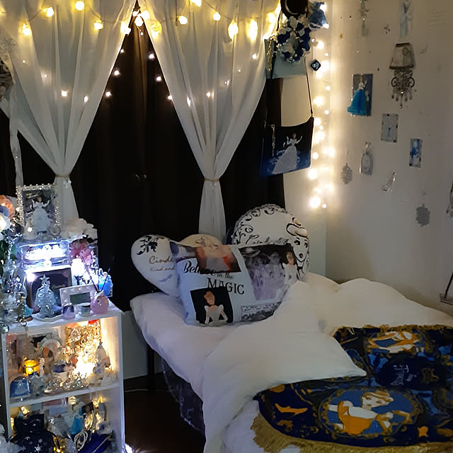 Overview,クリスマス,一人暮らし,生活感たっぷり,シンデレラ,ディズニー,キラキラ大好き,クリスマスディスプレイ,イルミネーション,すきなものに囲まれた暮らし,ジュエリーライト,キラキラ,水色,好きなものに囲まれた暮らし,ディズニープリンセス,ひとり暮らし,ホワイトインテリア,ライトアップ,青が好き,ブルー,賃貸でも楽しく♪ suzuponの部屋