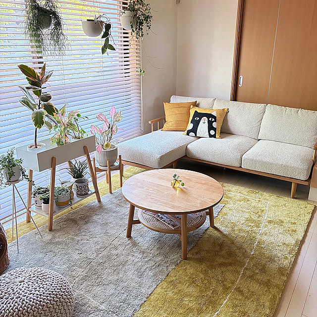 Lounge,ウニコ,癒しスペース,グリーン,北欧,癒し,北欧インテリア,おうち時間,リビング,unico,イエロー♡,クッション,猫のクッションカバー,ラグマット,ラグ,ローテーブル,春,アクタス,ウニコのラグ chinaの部屋