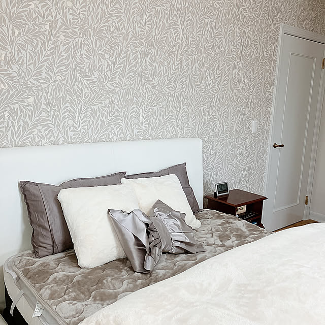 Bedroom,電動ベッド,テンピュールベッド,ニトリNウォーム,あったかグッズ,リリカラ壁紙 Tupemamaの部屋