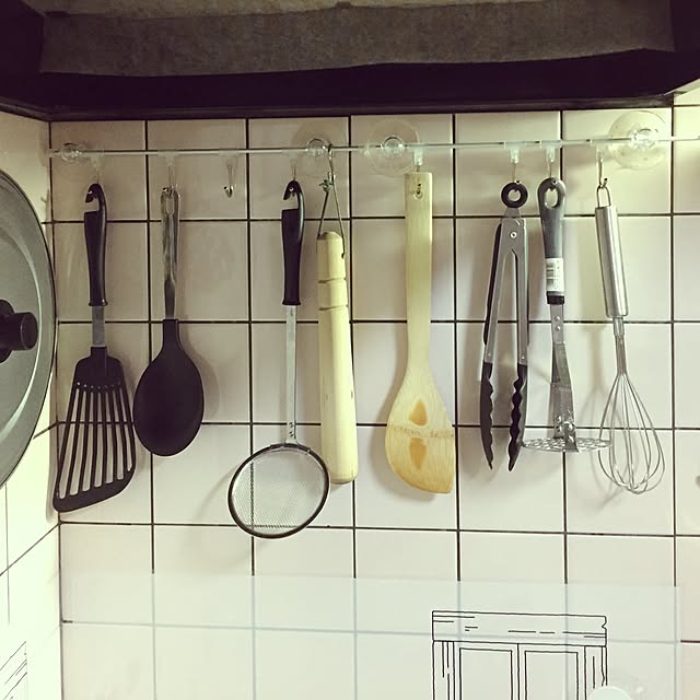 Kitchen,吸盤フック便利過ぎ,身の丈暮らし,キッチンツールバー,キッチンツール収納,キッチンツール掛け,ダイソー,古い賃貸住宅,お金をかけずに頑張る♡,インテリア迷走中…,プチプラ最高♪,セリア,100均,シンプル,収納アイデア,こどもと暮らす,100均中毒症,100均大好き chaahaaaanの部屋