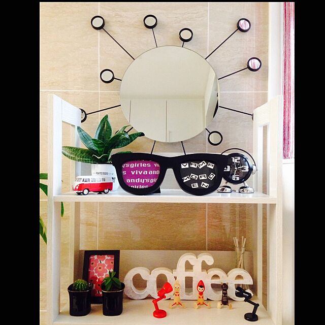 My Shelf,フライングタイガー,ワーゲンバス,観葉植物,金盛丸,IKEA鏡,タイムくん etsurio.ryuの部屋
