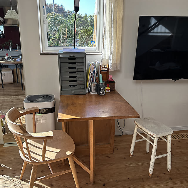 ルームクリップショッピング,ダイニングチェア,スチールキャビネット,こまごま収納,おりたたみテーブル,柏木工,びっくりカーテン,子どもと暮らす,子どものいる暮らし,My Desk chakaの部屋