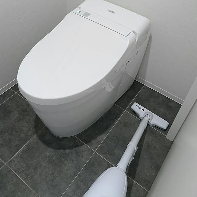 Bathroom,TOTOトイレ,マキタ掃除機,床グレー,クッションフロア,しろが好き*,ホワイトインテリア,モノトーンインテリア,シンプルインテリア,すっきりとした暮らし,掃除しやすく koma42chima1128の部屋