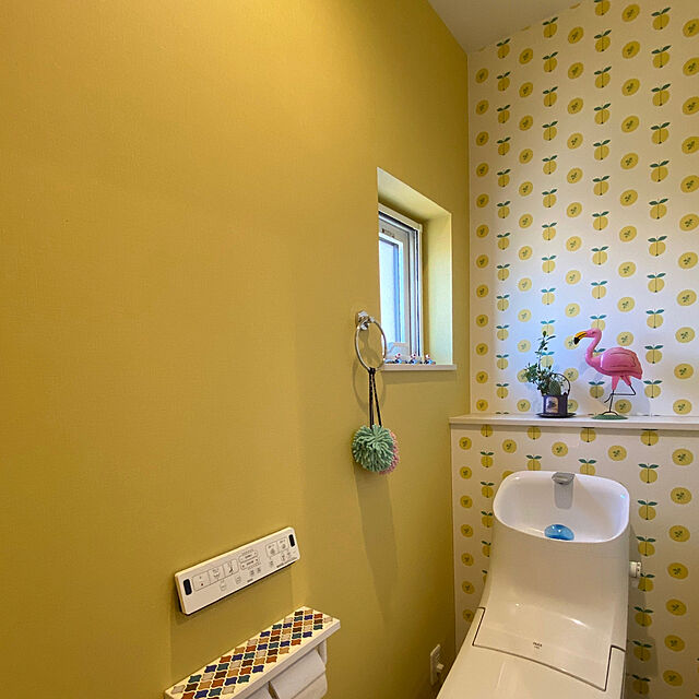 黄色の壁紙,seria,コラベルシール,サボテン,フラミンゴ,トイレのインテリア,Bathroom moainanoの部屋