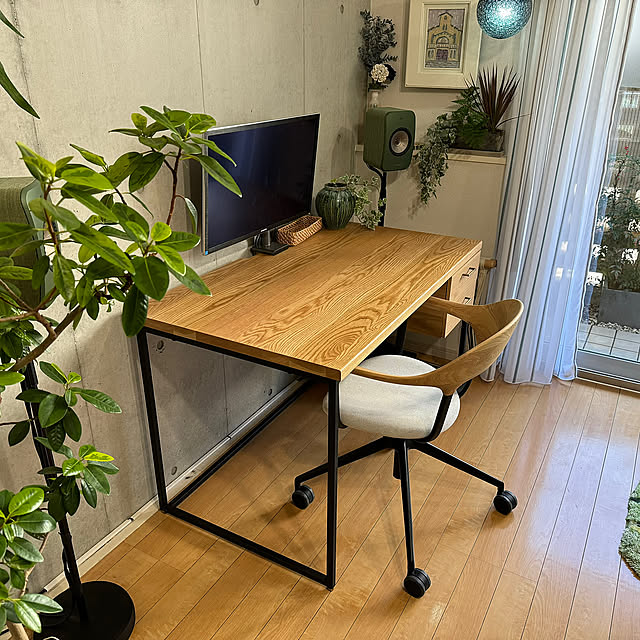My Desk,スピーカー,椅子,1K,8畳,ひとり暮らし,賃貸インテリア,観葉植物,ワークスペース umai-bの部屋