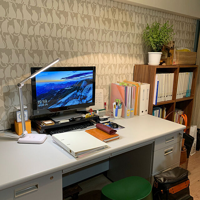 My Desk,KOKUYO NEOS,ワークスペース,パソコン,デスクライト,猫の壁紙,無印良品 73の部屋