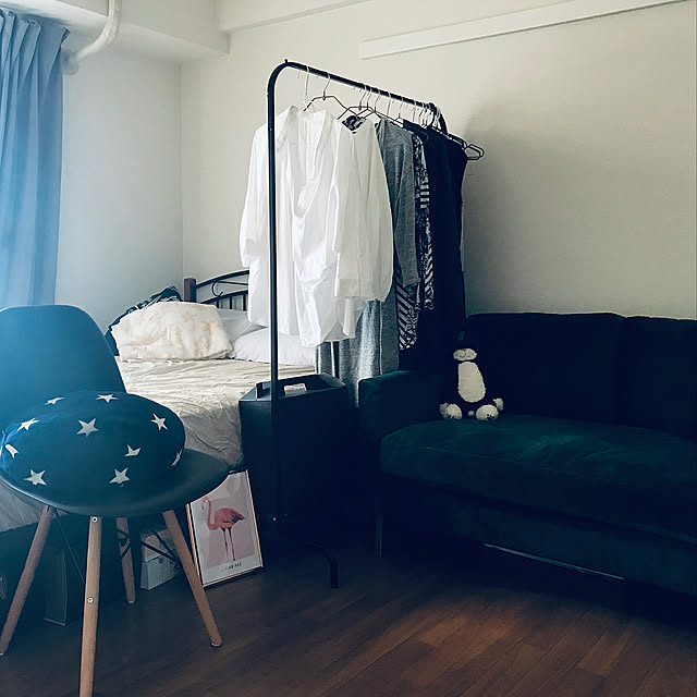 ダブルベッド,LOWYA,IKEA,木の温もり,無印良品,白,一人暮らし,シンプル,1K7畳,モノトーン,ホワイト,ブラック,黒,北欧,イームズチェア,リプロダクトチェア,Overview Oの部屋