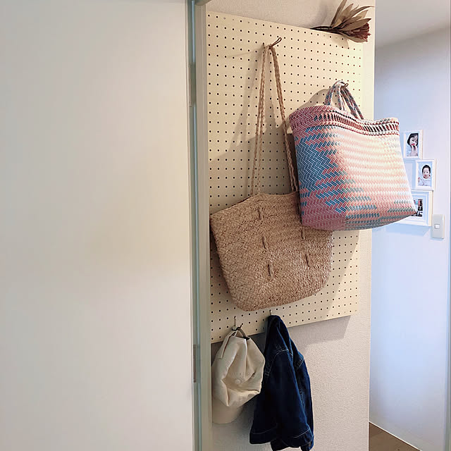 バッグ収納,子供服収納,アウター 収納,ナゲシレールブラケット,DIY,壁面収納,有孔ボード,壁DIY,ペグボード,デッドスペース活用,有孔ボード収納,ナゲシレール,On Walls Kaaiの部屋