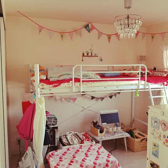 Bedroom,子供部屋女の子,ウォールステッカー,築40年以上の団地,フラッグガーランド,ロフトベッド,ペットと暮らす家 kuruの部屋